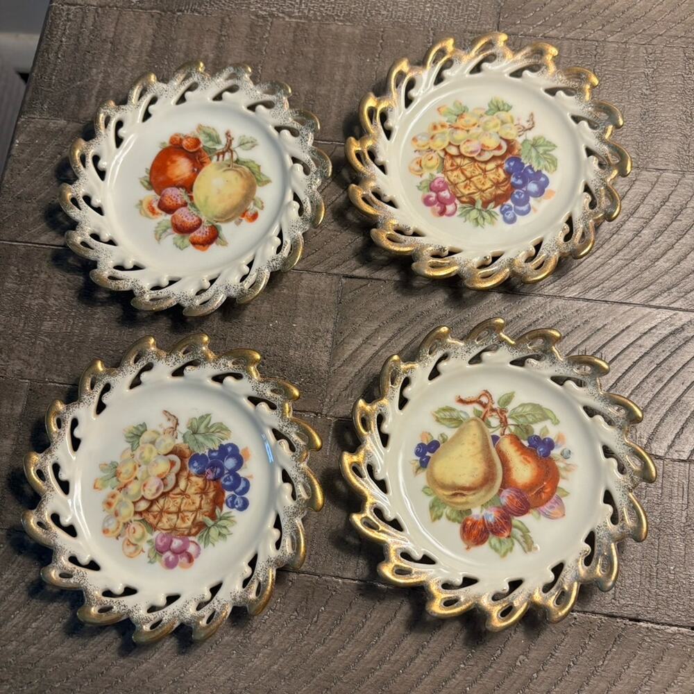Vintage Set of 4 Porcelain Decorative Fruit Plates Made In Japan